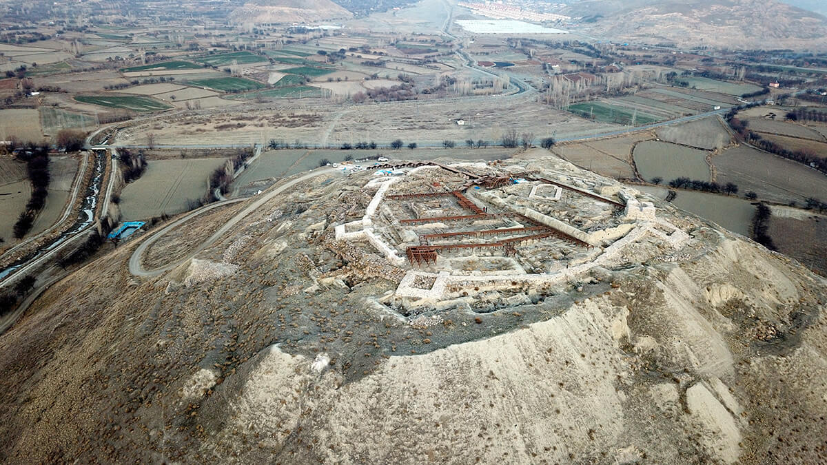 Erzincan'da 2 bin 900 yıllık Altıntepe Kalesi açık hava müzesine dönüştürülüyor