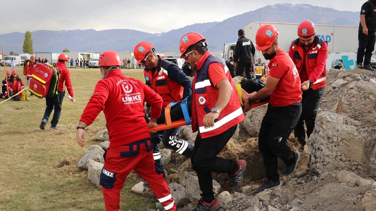 Erzincan'da 250 personelle deprem tatbikatı yapıldı