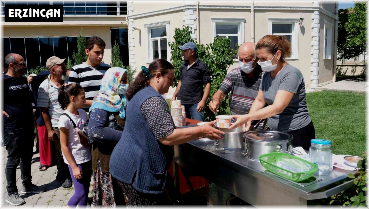 Erzincan'da 3 bin kişilik aşure ikramı
