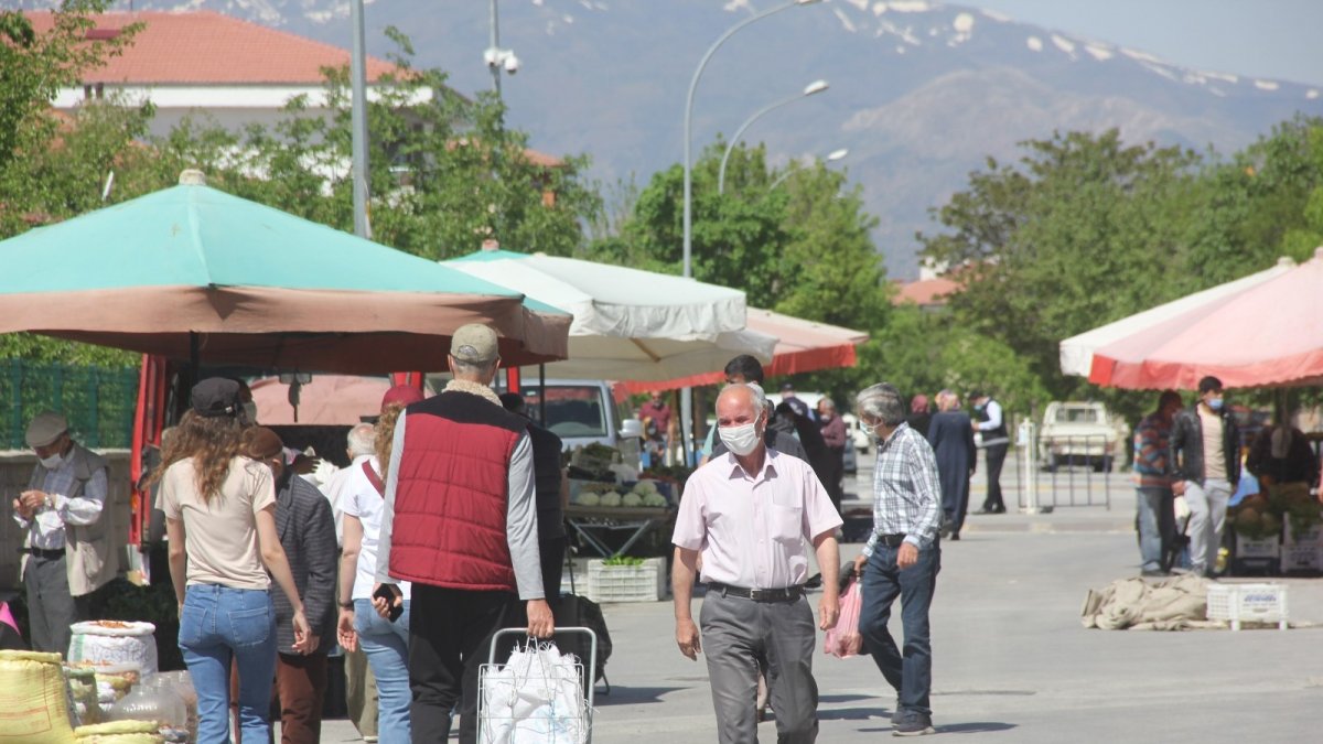 Erzincan'da 3 yerde semt pazarı kuruldu