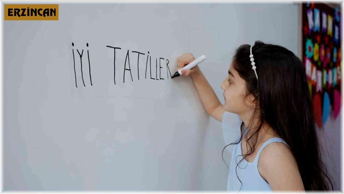 Erzincan'da 41 bin 517 öğrenci karne heyecanı yaşadı