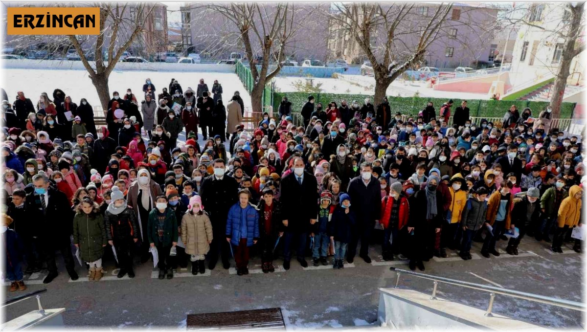 Erzincan'da 41 bin 517 öğrenci karne heyecanı yaşadı