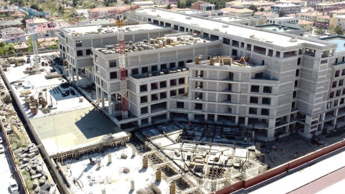 Erzincan'da 500 yataklı devlet hastanesinin inşaatı hızla yükseliyor