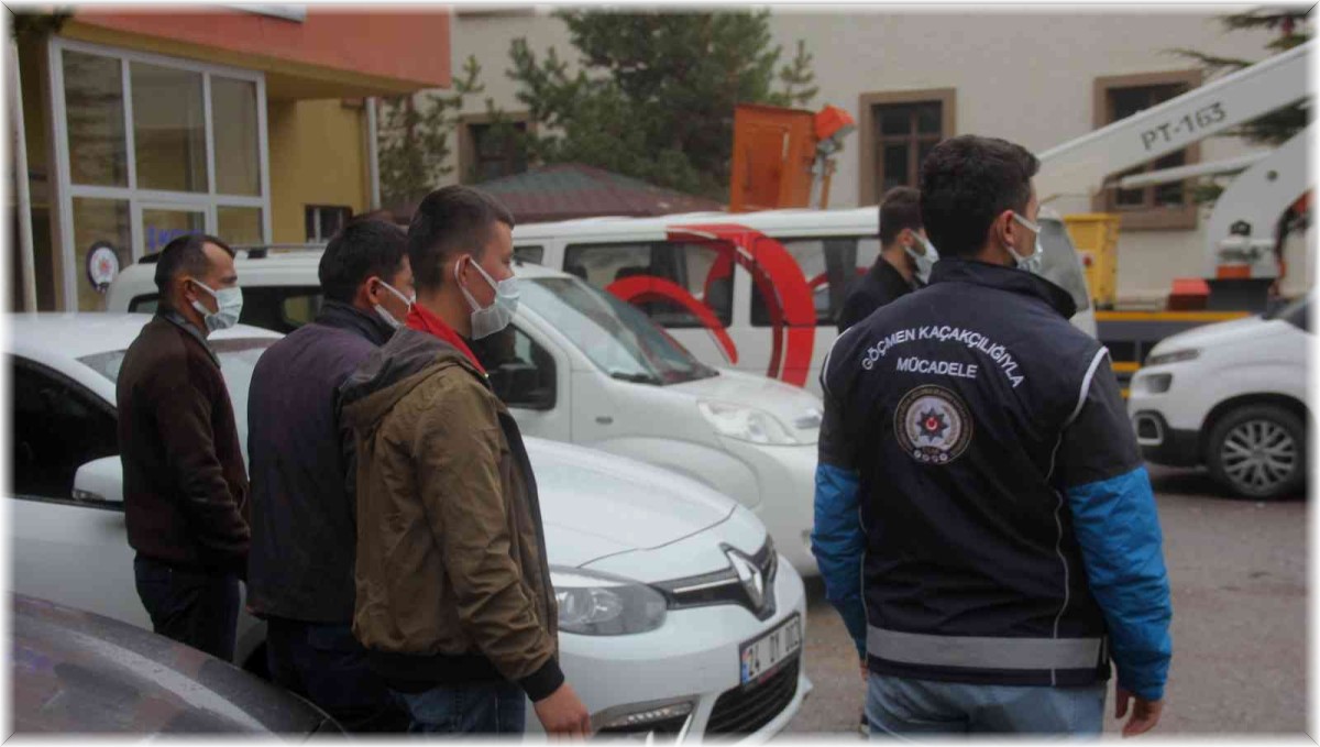 Erzincan'da 8 kaçak göçmen yakalandı