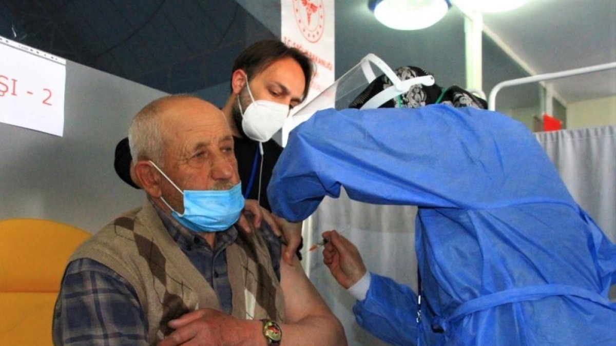 Erzincan'da 93 bin 632 kişi aşılandı