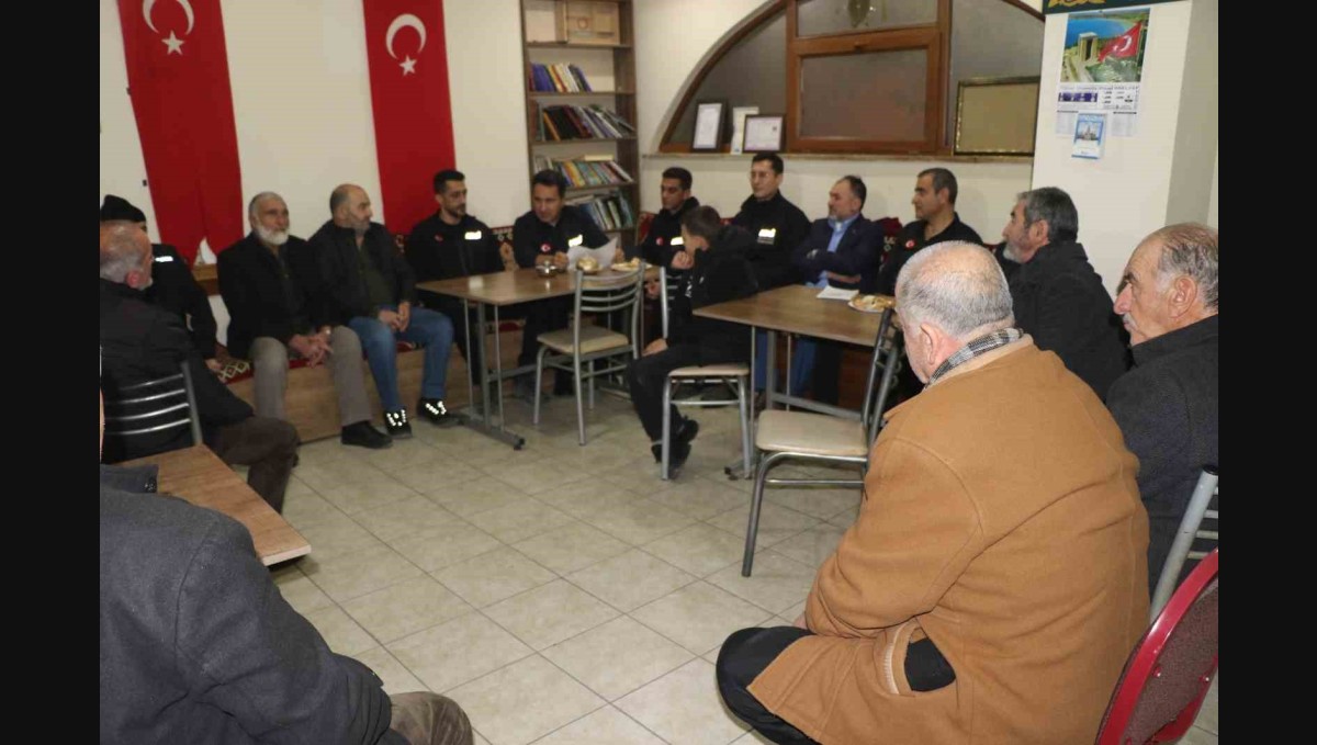 Erzincan'da AFAD mahallelerde vatandaşları bilgilendiriyor