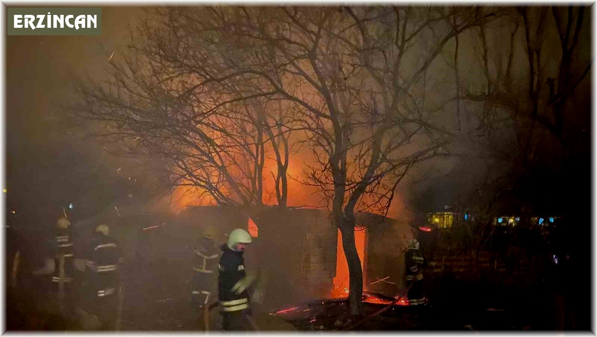 Erzincan'da ahır yangını