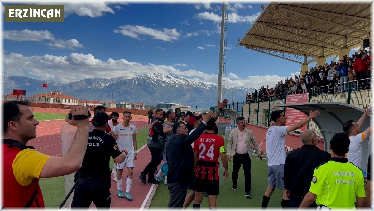Erzincan'da amatör lig maçında kavga çıktı