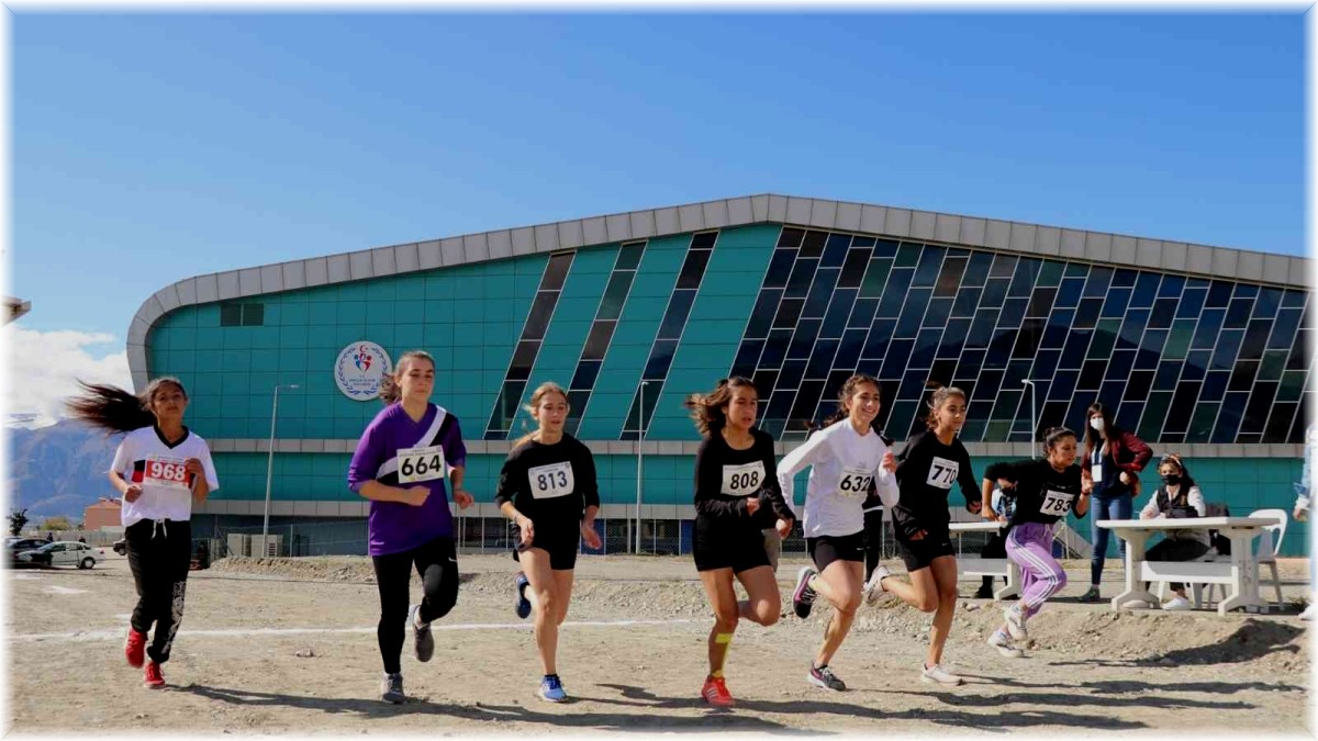 Erzincan'da "Amatör Spor Haftası" atletizm yarışmaları