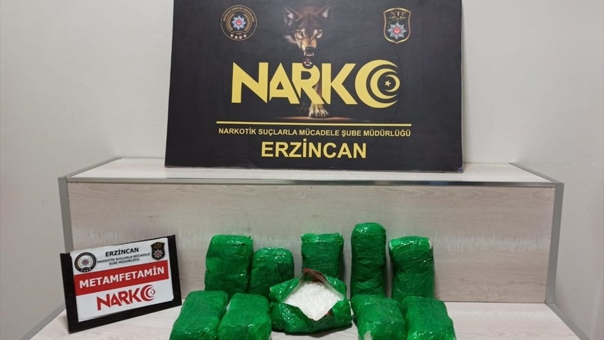 Erzincan'da araç tamponuna zulalanmış metamfetamin ele geçirildi