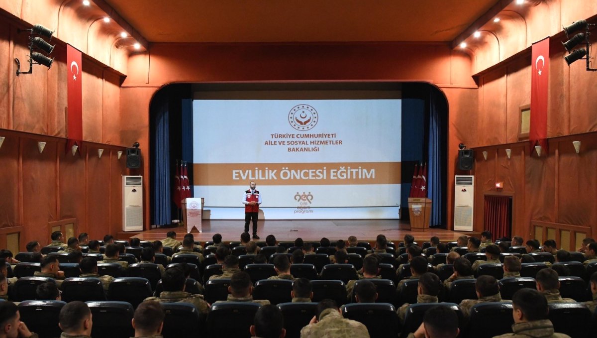 Erzincan'da askerlere evlilik öncesi eğitim verildi
