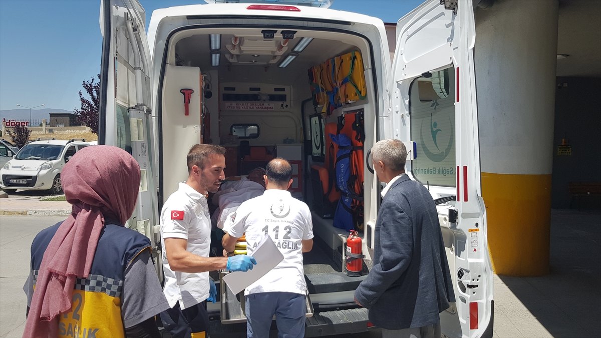 Erzincan'da ayı saldırısında ağır yaralanan kadın tedaviye alındı
