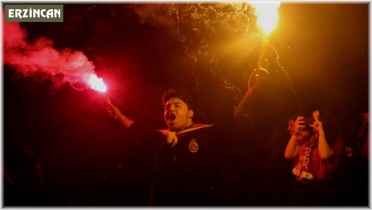 Erzincan'da buz gibi havada Galatasaraylı taraftarların galibiyet coşkusu