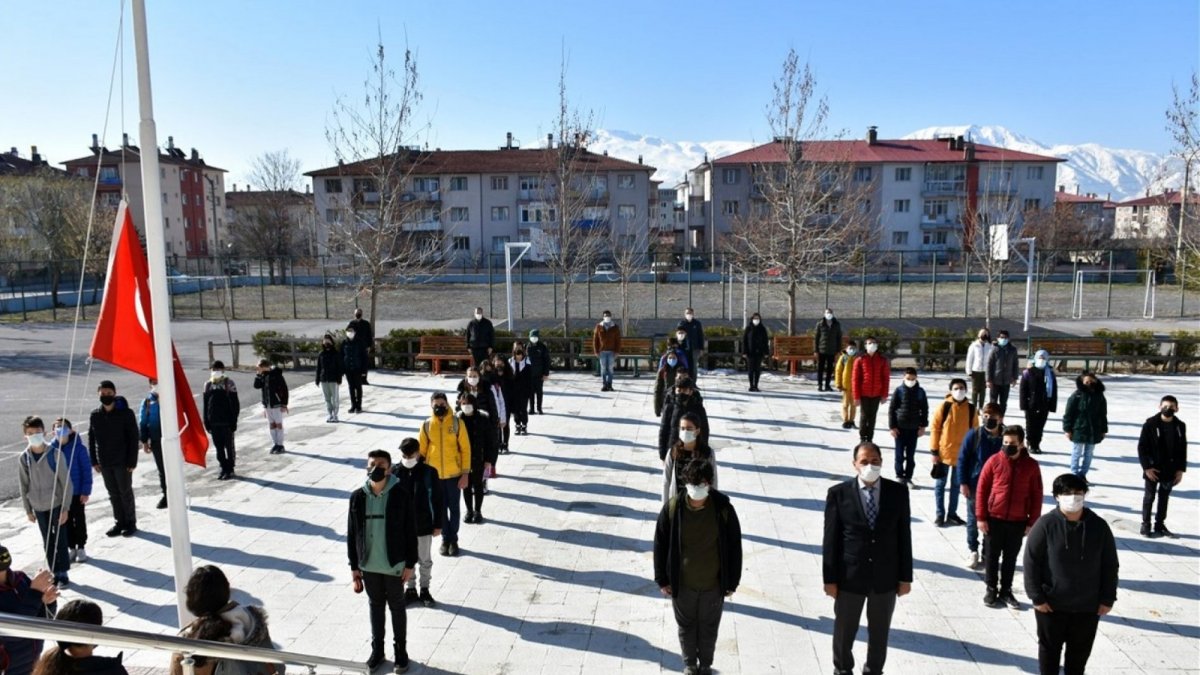 Erzincan'da Covid-19 tedbirleri kapsamında uzaktan eğitime geçiş kararı alındı