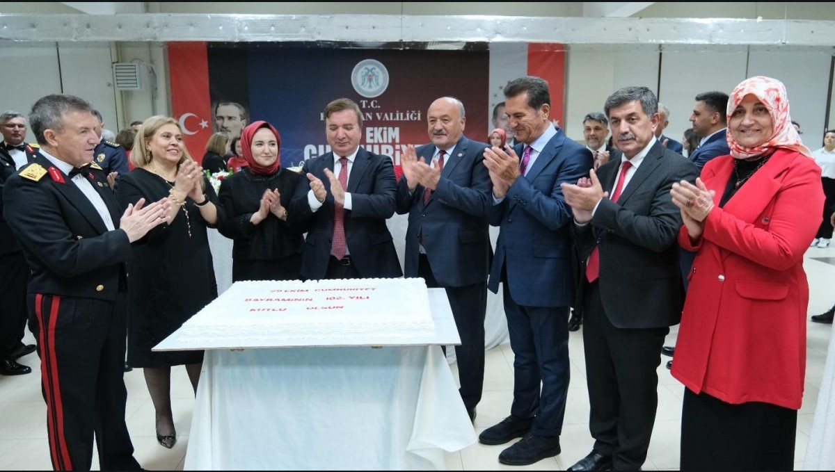 Erzincan'da Cumhuriyet Resepsiyonu yoğun katılımla gerçekleşti