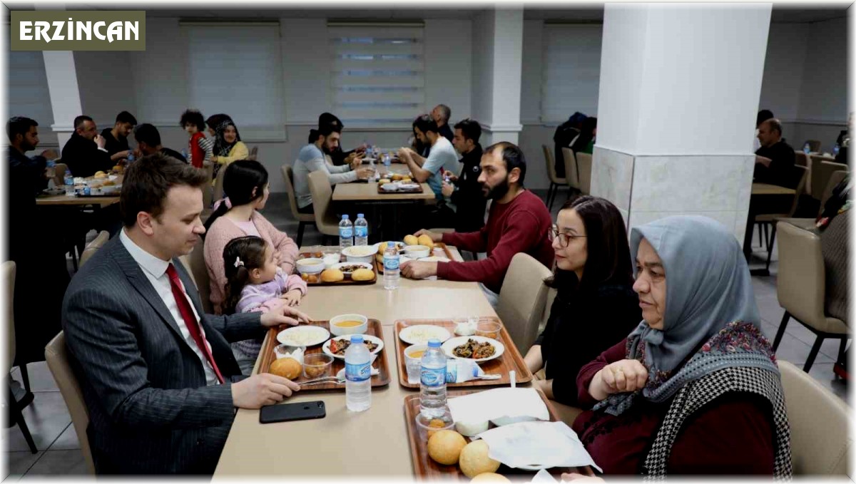 Erzincan'da depremzedelere iftar programı düzenlendi
