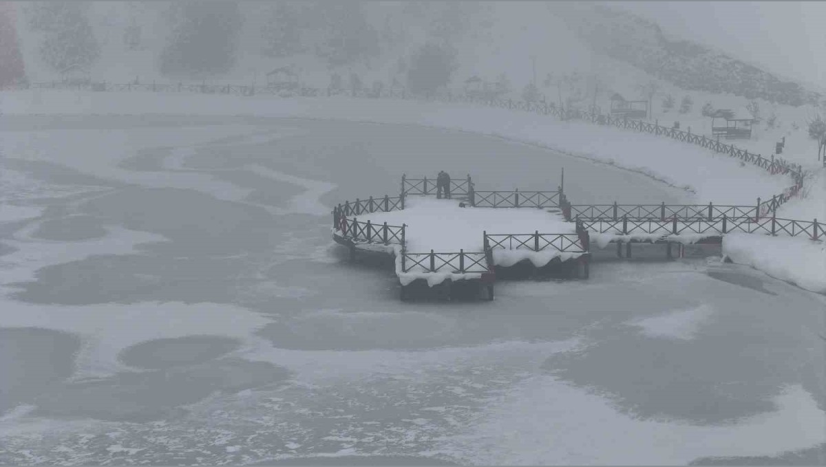 Erzincan'da dondurucu soğuklar etkili oldu: Eksi 14 derece ölçüldü