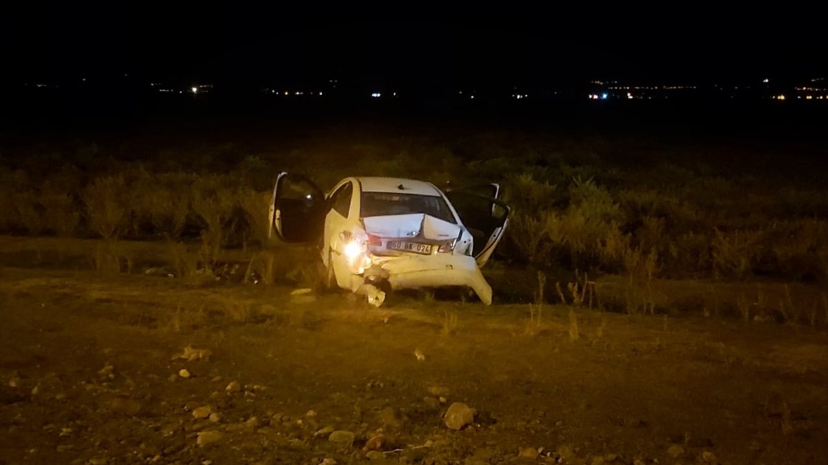 Erzincan'da düğün konvoyundaki kazada 5 kişi yaralandı