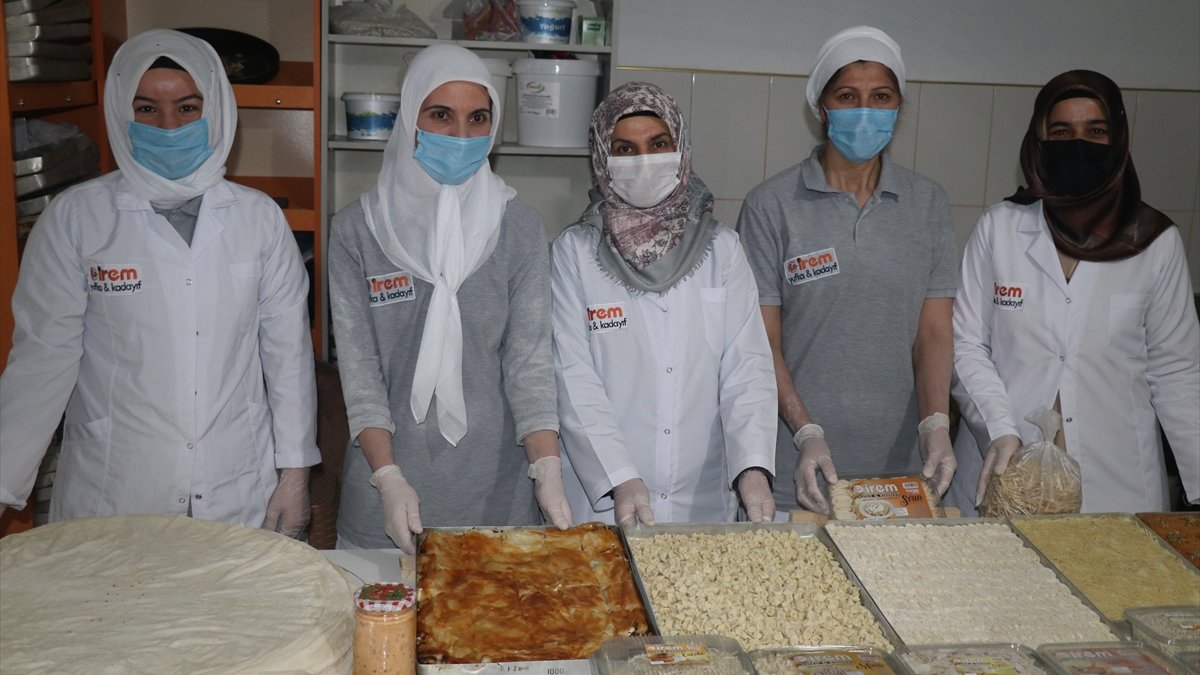 Erzincan'da düğün takılarını satarak imalathane kuran kadın, 40 kişiye istihdam sağlıyor