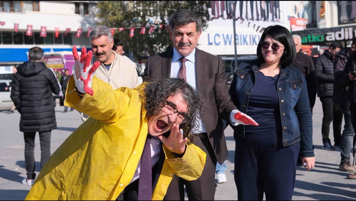 Erzincan'da el izleriyle yükselen "Şiddete Hayır" çağrısı