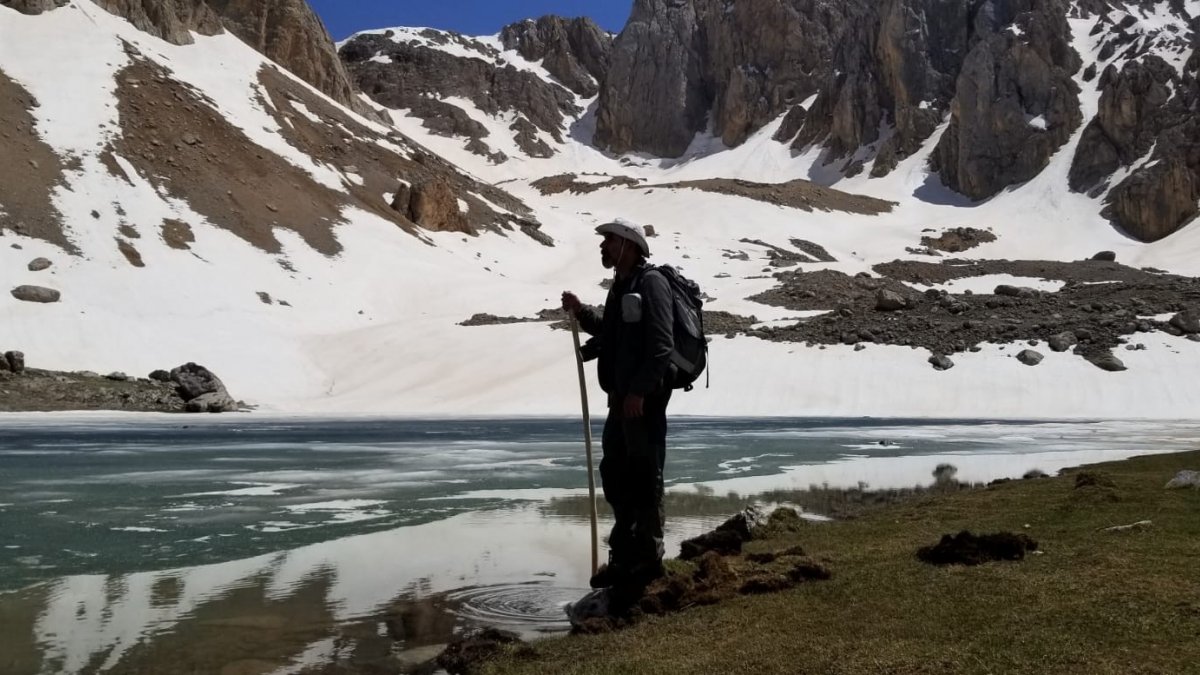 Erzincan'da Esence Dağı'na Haziran ayında kar yağdı