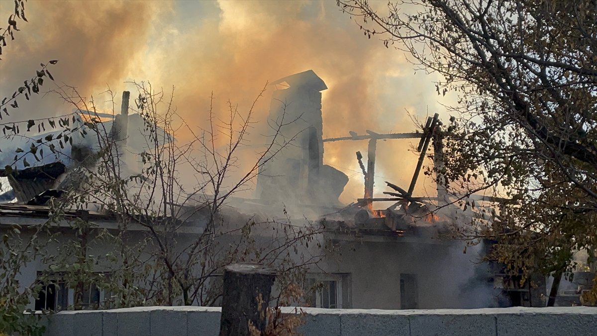 Erzincan'da evde çıkan yangın söndürüldü