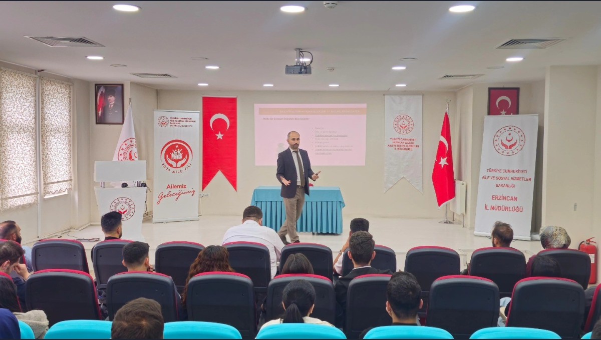 Erzincan'da evlilik kredisine başvuran çiftlere eğitim düzenlendi