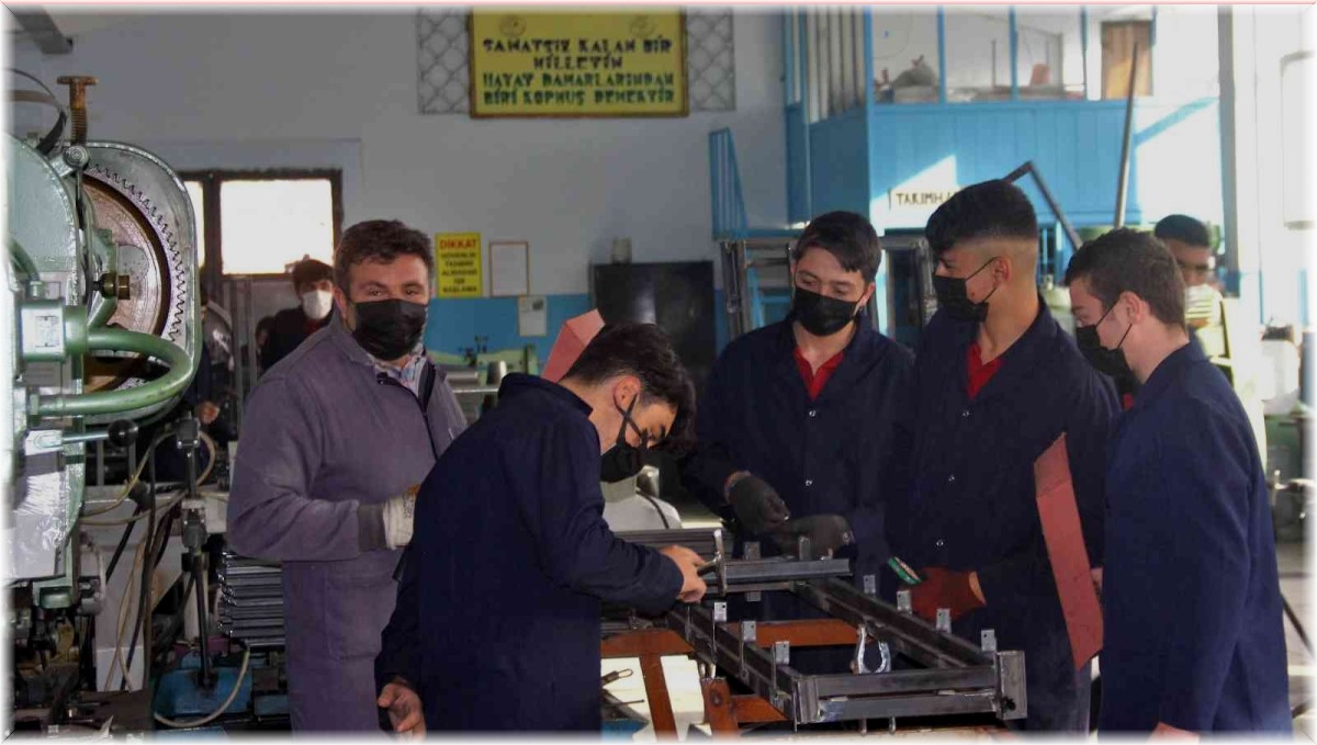 Erzincan'da fabrika gibi meslek lisesi