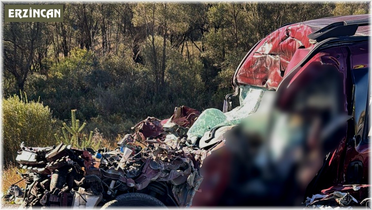 Erzincan'da Fiat marka otomobil tıra çarptı: 3 ölü, 2 ağır yaralı