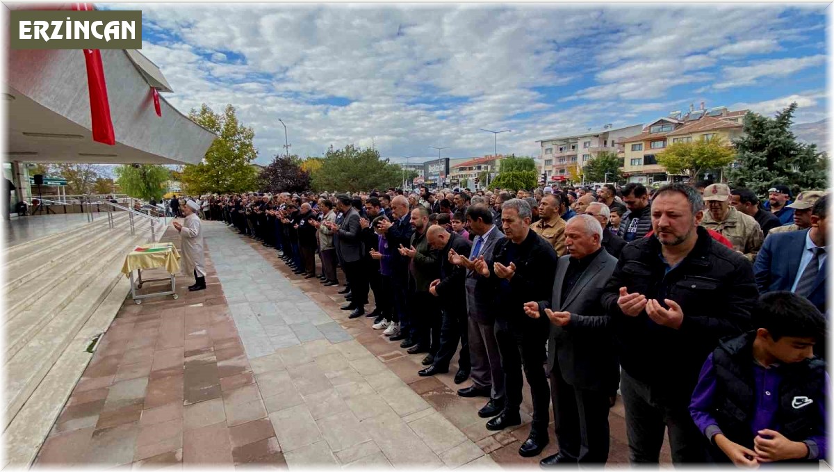 Erzincan'da, Filistinliler için gıyabi cenaze namazı kılınarak yürüyüş yapıldı