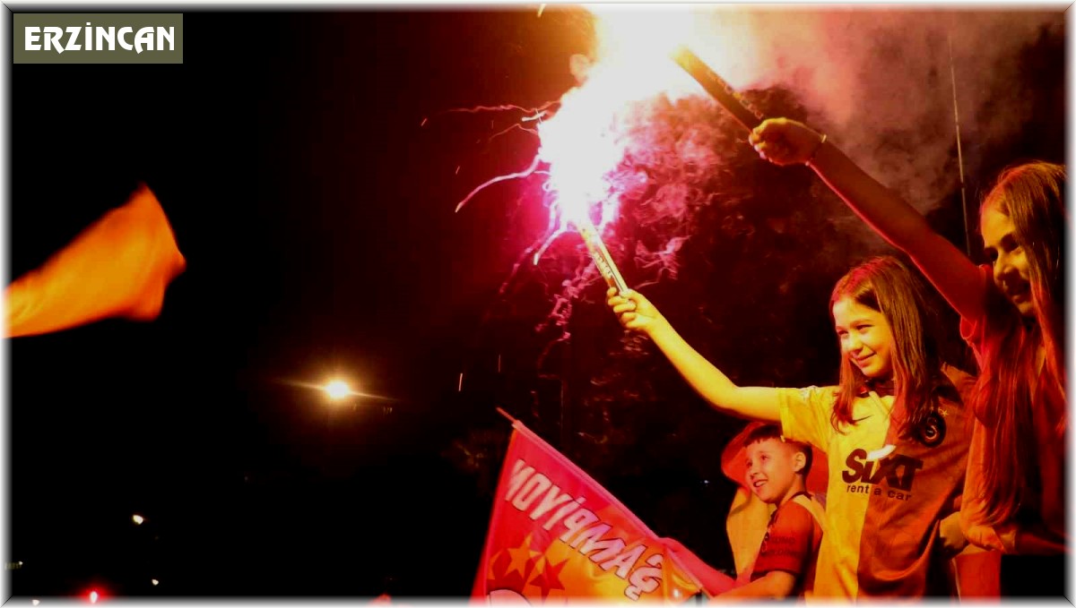 Erzincan'da Galatasaray taraftarları meydanı panayır alanına çevirdi