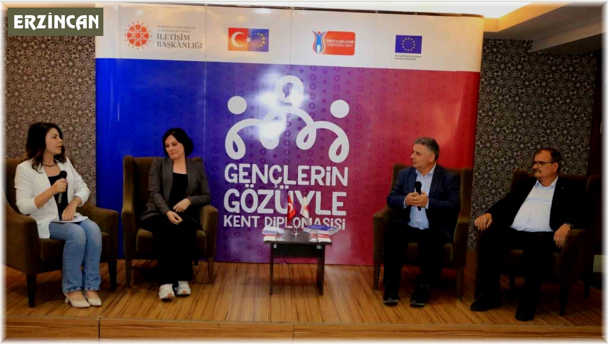 Erzincan'da "Gençlerin Gözüyle Kent Diplomasisi" projesi kapsamında panel düzenlendi