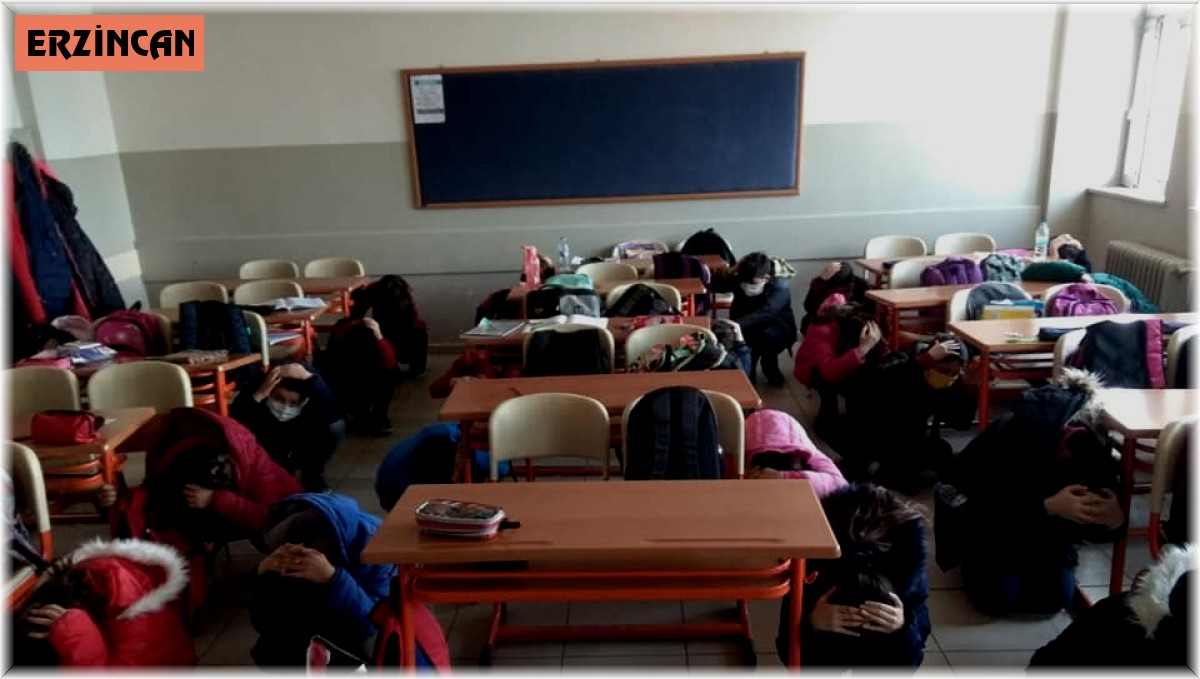 Erzincan'da gerçeğini aratmayan deprem tatbikatı