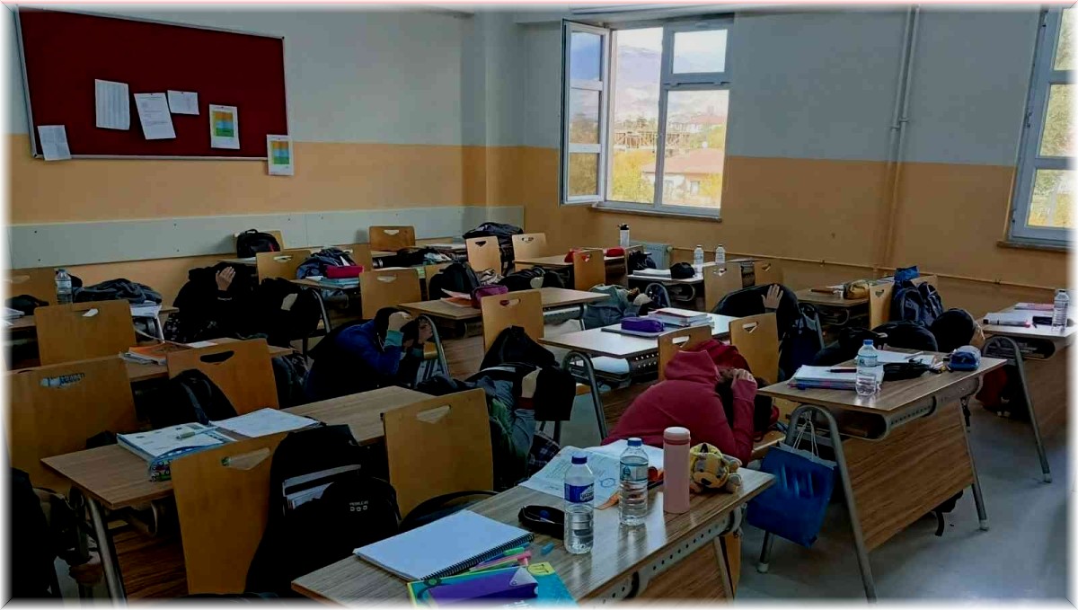 Erzincan'da gerçeğini aratmayan deprem tatbikatı