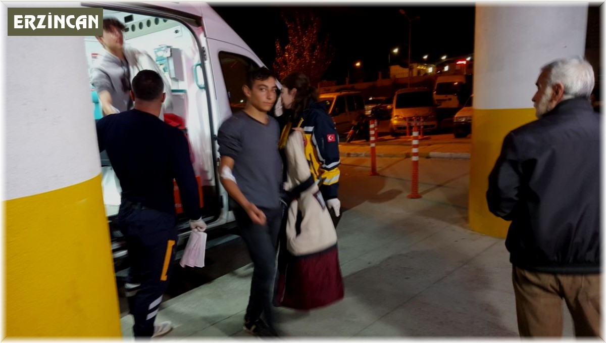 Erzincan'da gıda zehirlenmesi: 20 öğrenci hastaneye kaldırıldı