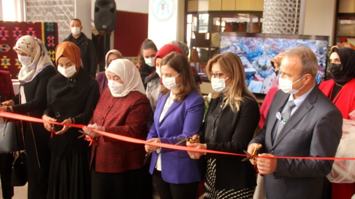 Erzincan'da girişimci kadınların el emeği göz nuru ürünlerinin yer aldığı Kadın Kültür Merkezi açıldı