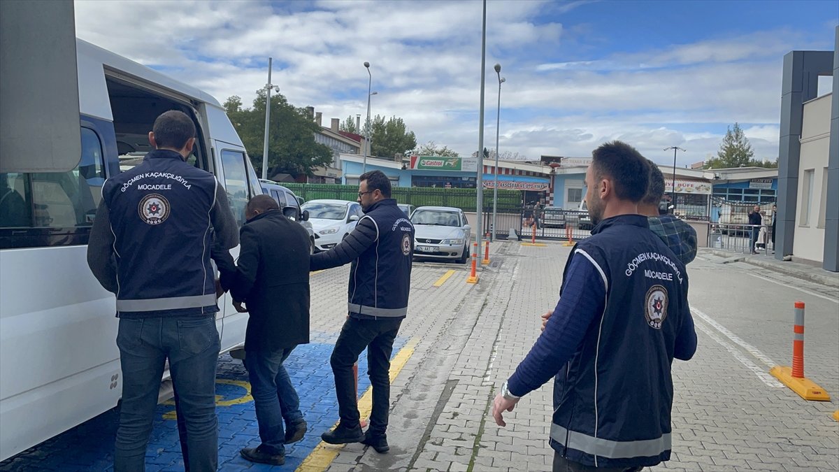 Erzincan'da göçmen kaçakçılığı yaptıkları iddiasıyla 3 zanlı tutuklandı