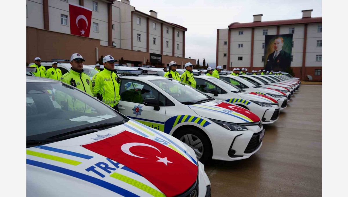 Erzincan'da güvenlik güçlerine 122 yeni araç teslim edildi