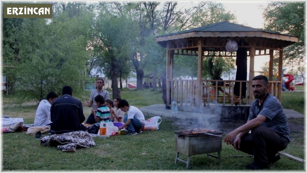 Erzincan'da hafta sonu piknik yoğunluğu