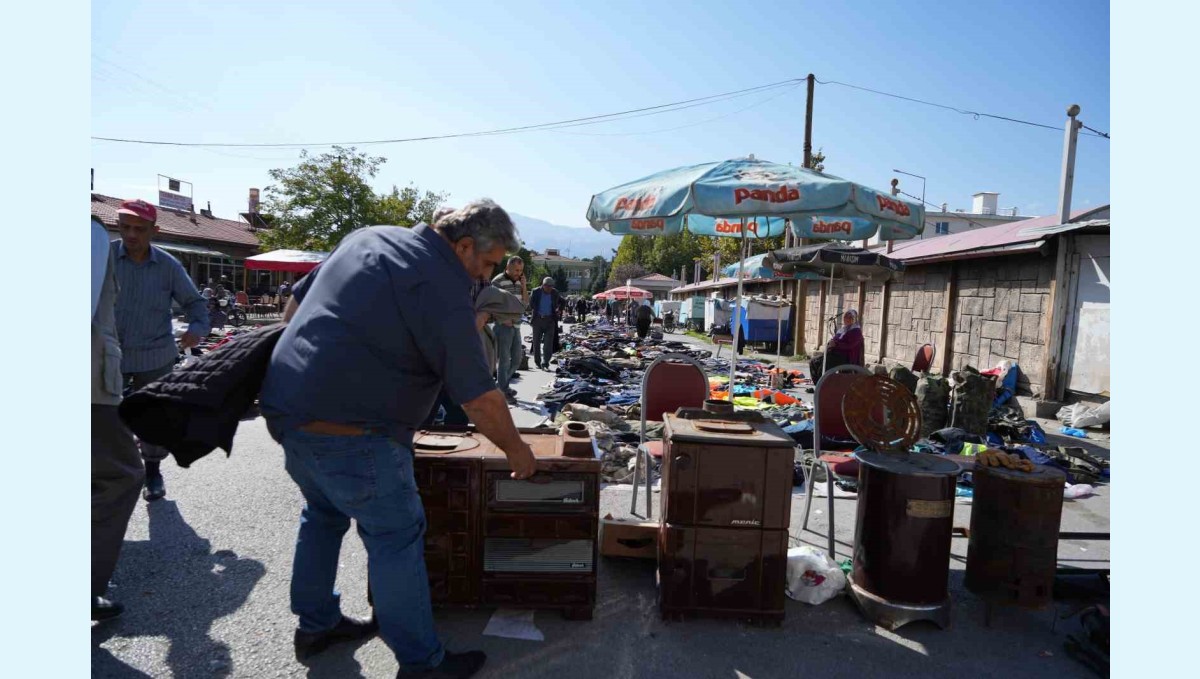 Erzincan'da havalar soğudu, sobalar satışa çıkarıldı