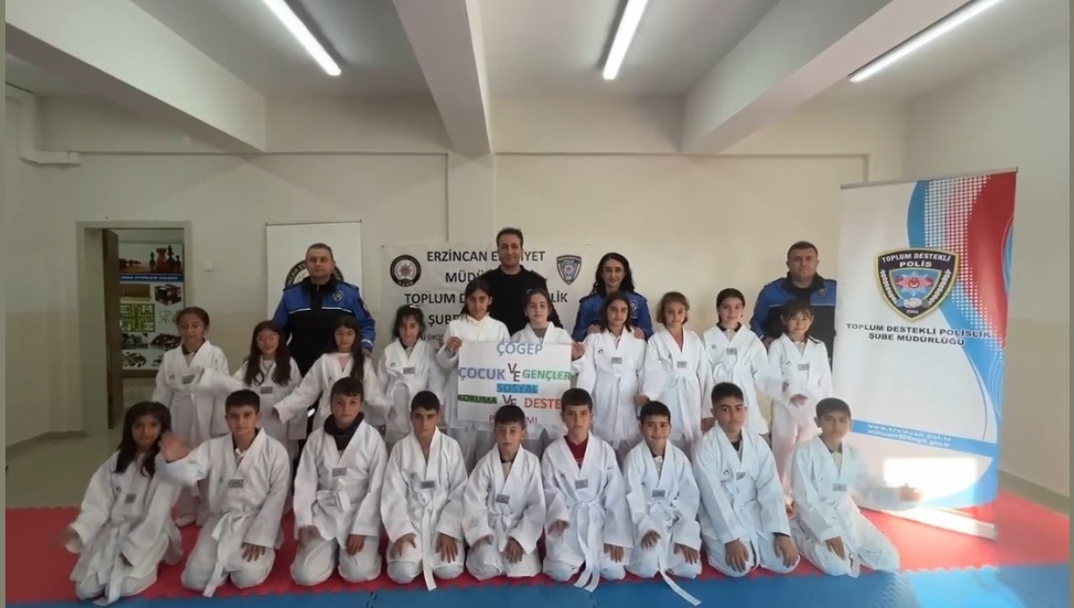 Erzincan'da "Hep Birlikte Aileyiz" Projesi kapsamında öğrencilere tekvando kıyafeti desteği