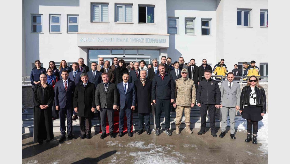 Erzincan'da hükümlü kadınların el emeği göz nuru ürünleri görücüye çıktı