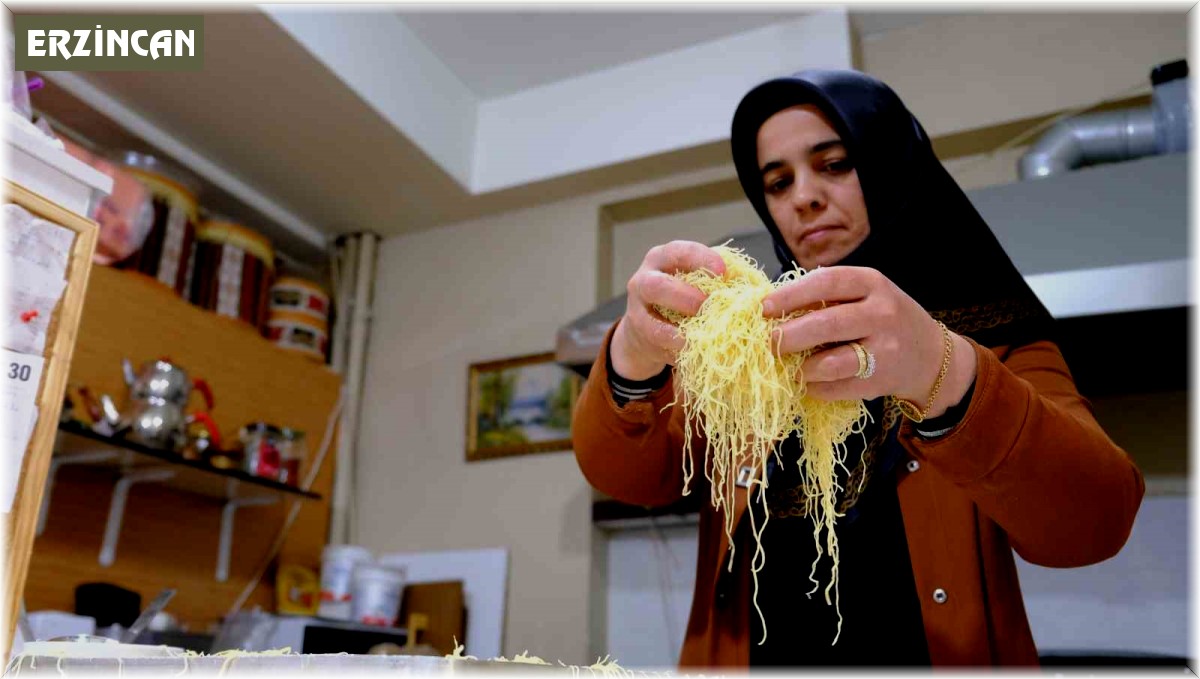 Erzincan'da iftar sofralarının vazgeçilmez lezzeti: "Kesme kadayıf tatlısı"