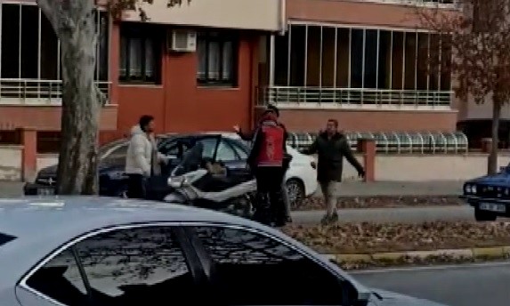 Erzincan'da iki sürücü arasında yol vermeme kavgası