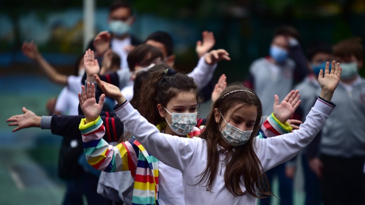 Erzincan'da ilkokul öğrencileri yüz yüze eğitime başladı