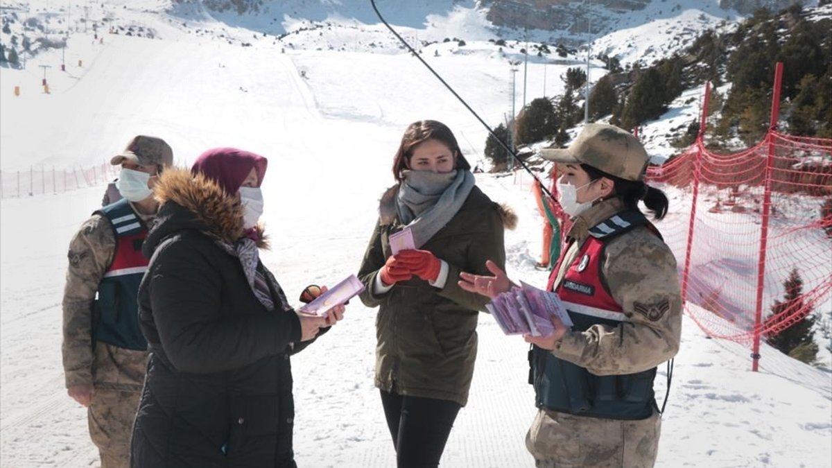 Erzincan'da jandarma ekipleri KADES'i tanıttı
