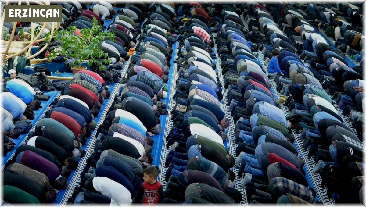 Erzincan'da Kadir Gecesi dualarla idrak edildi