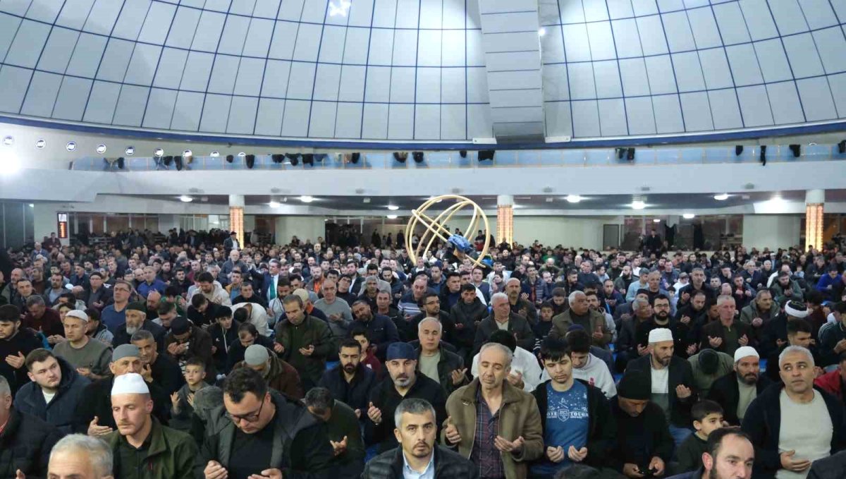 Erzincan'da Kadir Gecesi Terzibaba Camii'nde idrak edildi