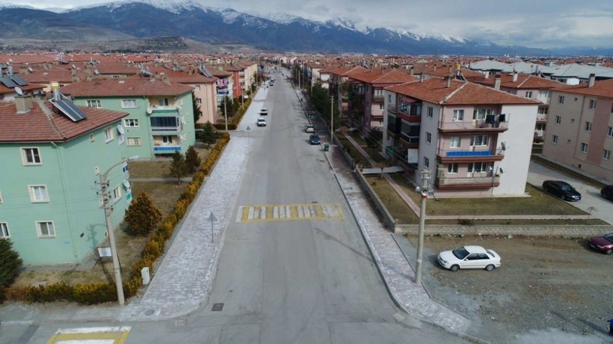 Erzincan'da kaldırım çalışmalarına yeniden başlandı