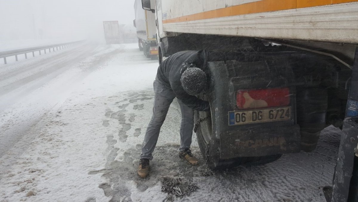 Erzincan'da kar ve tipi ulaşımı olumsuz etkiledi